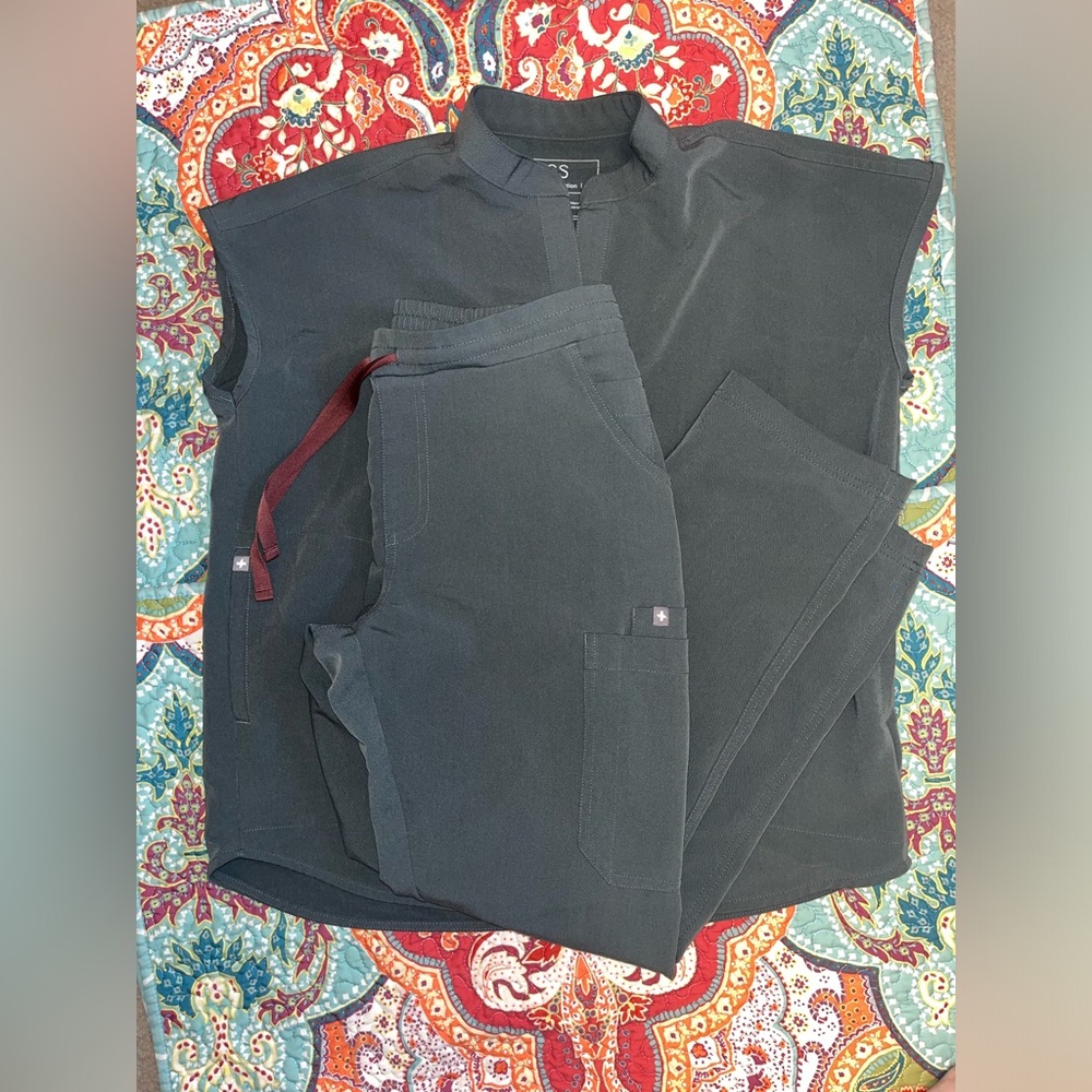 FIGS Scrub Set